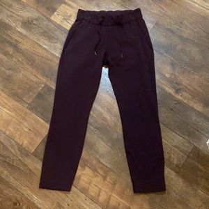Lululemon On The Fly Pant Black Cherry 7/8